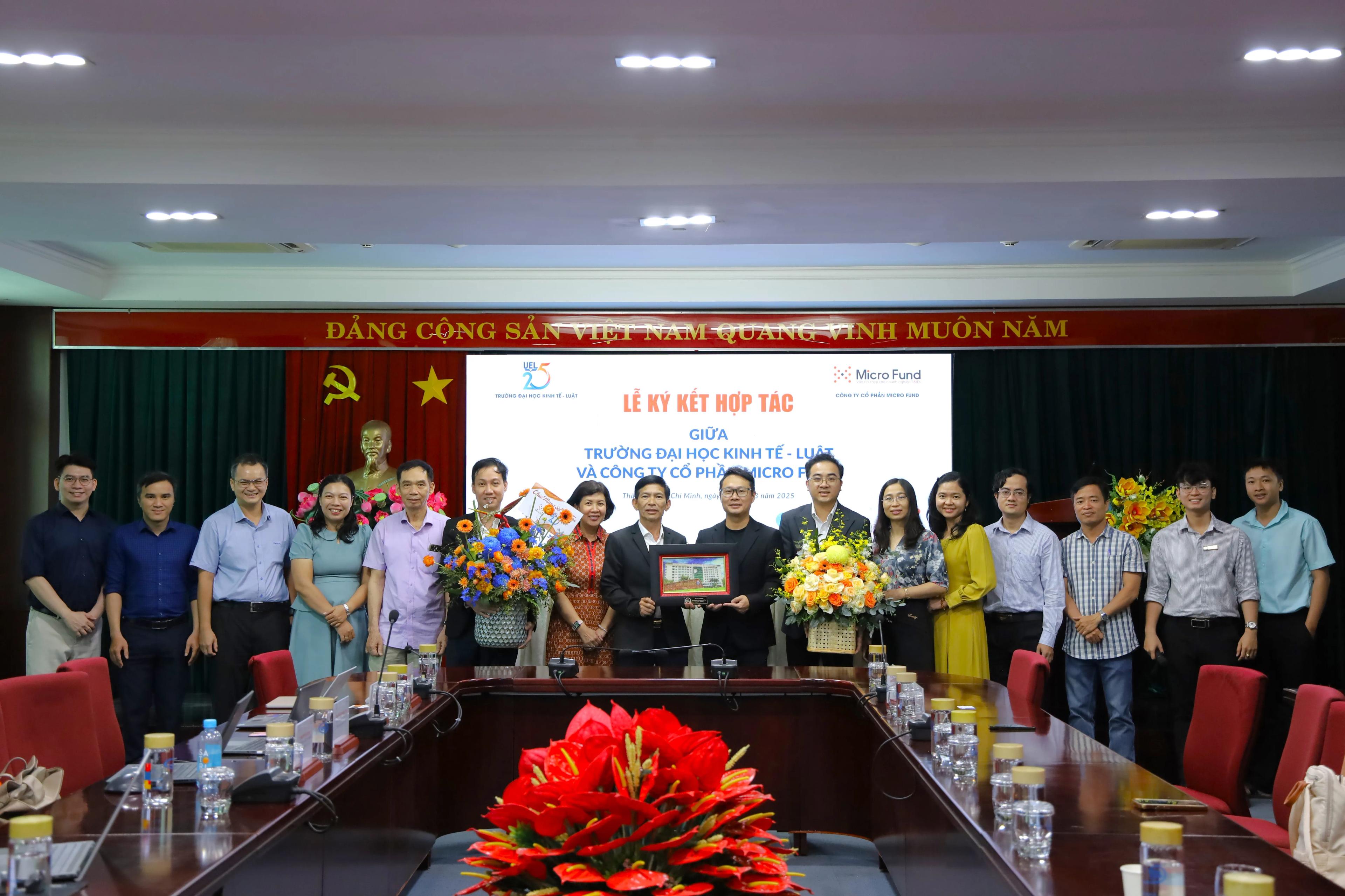Trường Đại học Kinh tế – Luật và MicroFund hợp tác phát triển Chương trình Đào tạo và Nghiên cứu Ứng dụng Kinh doanh